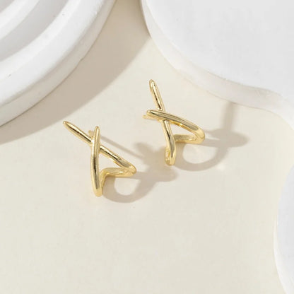 Boucles d'oreilles géométriques  
Découvrez ces boucles d'oreilles au design épuré et élégant, parfaites pour les femmes et les filles qui recherchent un accessoire à la fois simple et sophistiqué.