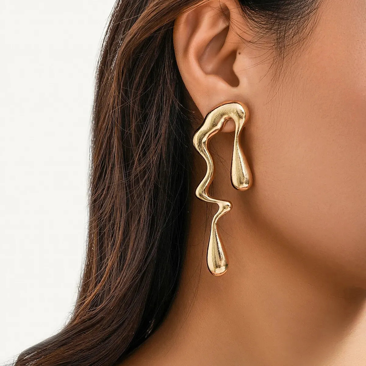 Boucles d’oreilles à tige géométriques gothiques - Style exagéré et tendance Y2K
Plongez dans l’univers audacieux et captivant de ces boucles d’oreilles à tige géométriques gothiques. Conçues pour les femmes qui osent se démarquer.