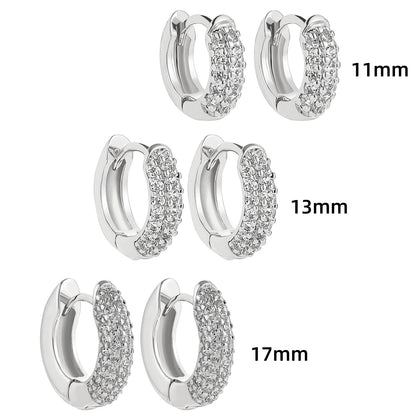 Lot de 3 paires de boucles d’oreilles créoles classiques  
Découvrez ce lot exclusif de boucles d’oreilles créoles, un incontournable pour toutes les femmes et filles qui recherchent un accessoire à la fois élégant et polyvalent.