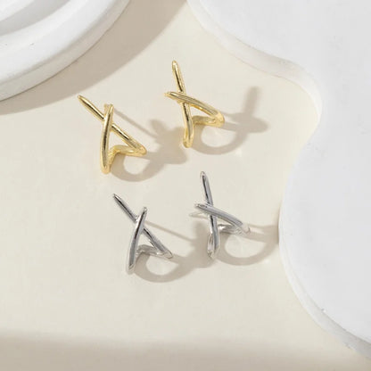 Boucles d'oreilles géométriques  
Découvrez ces boucles d'oreilles au design épuré et élégant, parfaites pour les femmes et les filles qui recherchent un accessoire à la fois simple et sophistiqué.