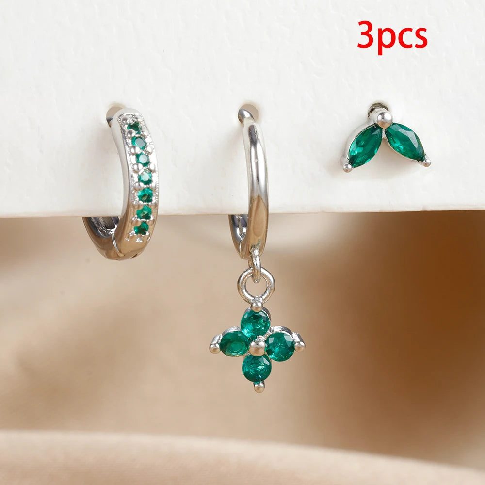 Lot de 3 Boucles d'oreilles pendantes en Zircon Vert   
Piercing pour cartilage ou lobe  
Acier inoxydable de haute qualité (hypoallergénique et résistant à la corrosion)  
Zircon vert étincelant pour un effet élégant et raffiné  
Moderne.